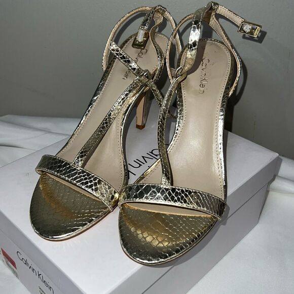 Calvin Klein Stiletto Gold Heels 6.5 Womens Sebring T Strap Strappy Open Toe - Picture 1 of 11